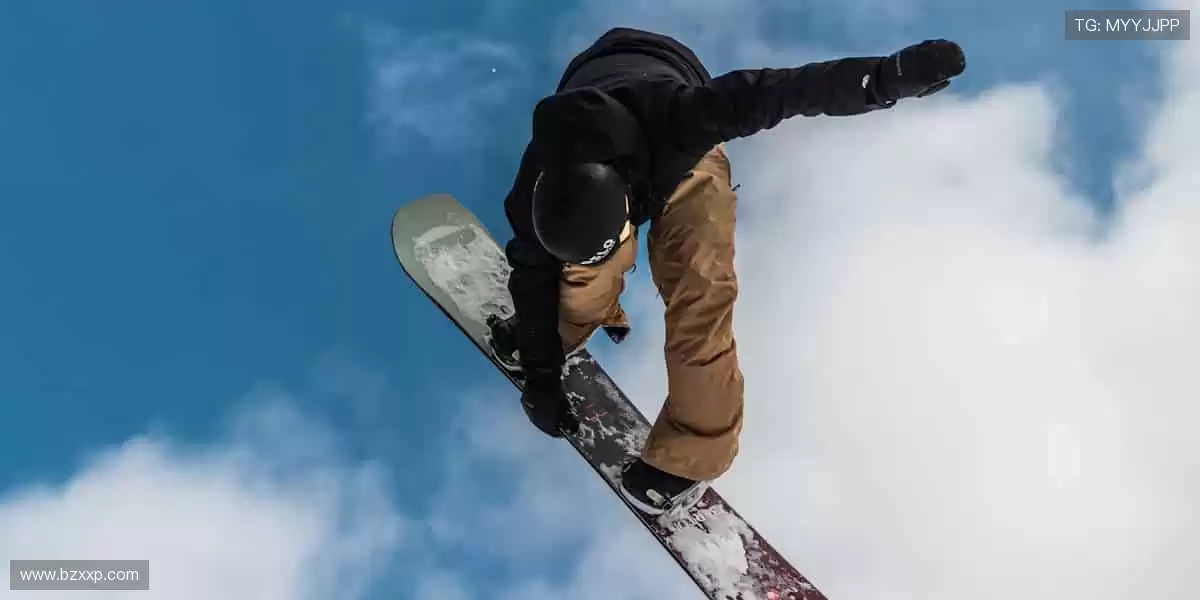 「从球衣到签名纪念品，你的热爱值得专属收藏！🎯点击探索，把偶像带回家！」